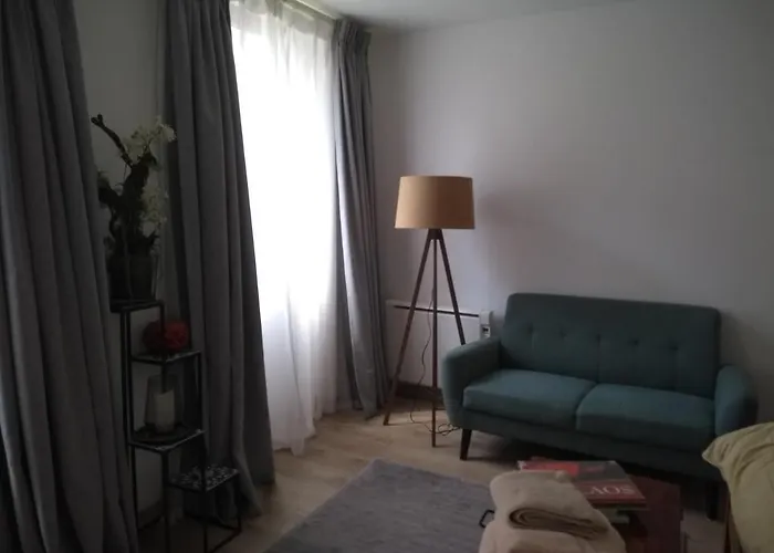 10Km To Disneyland - Terrace Parking & Sleeps 4